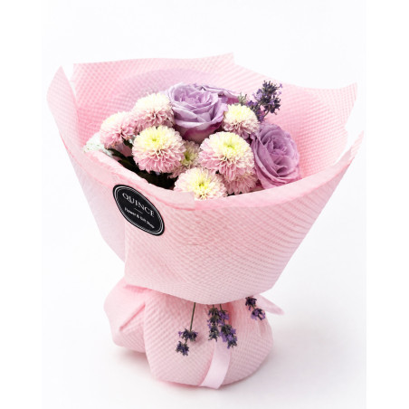Lilac Love – buket ljubičastih ruža i hrizantema