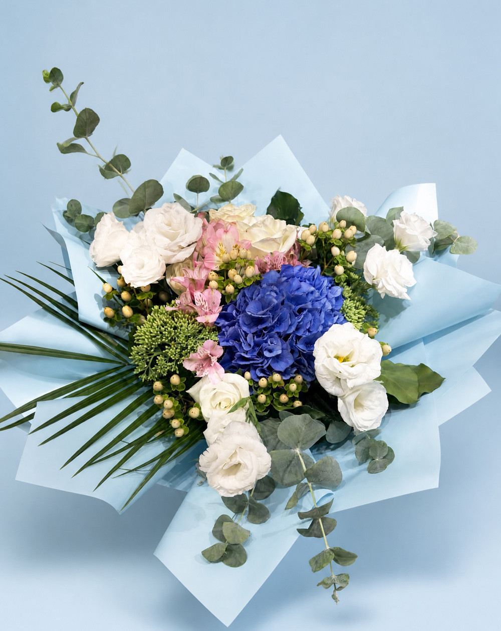 Blue Harmony – buket plave hortenzije i lizijantusa
